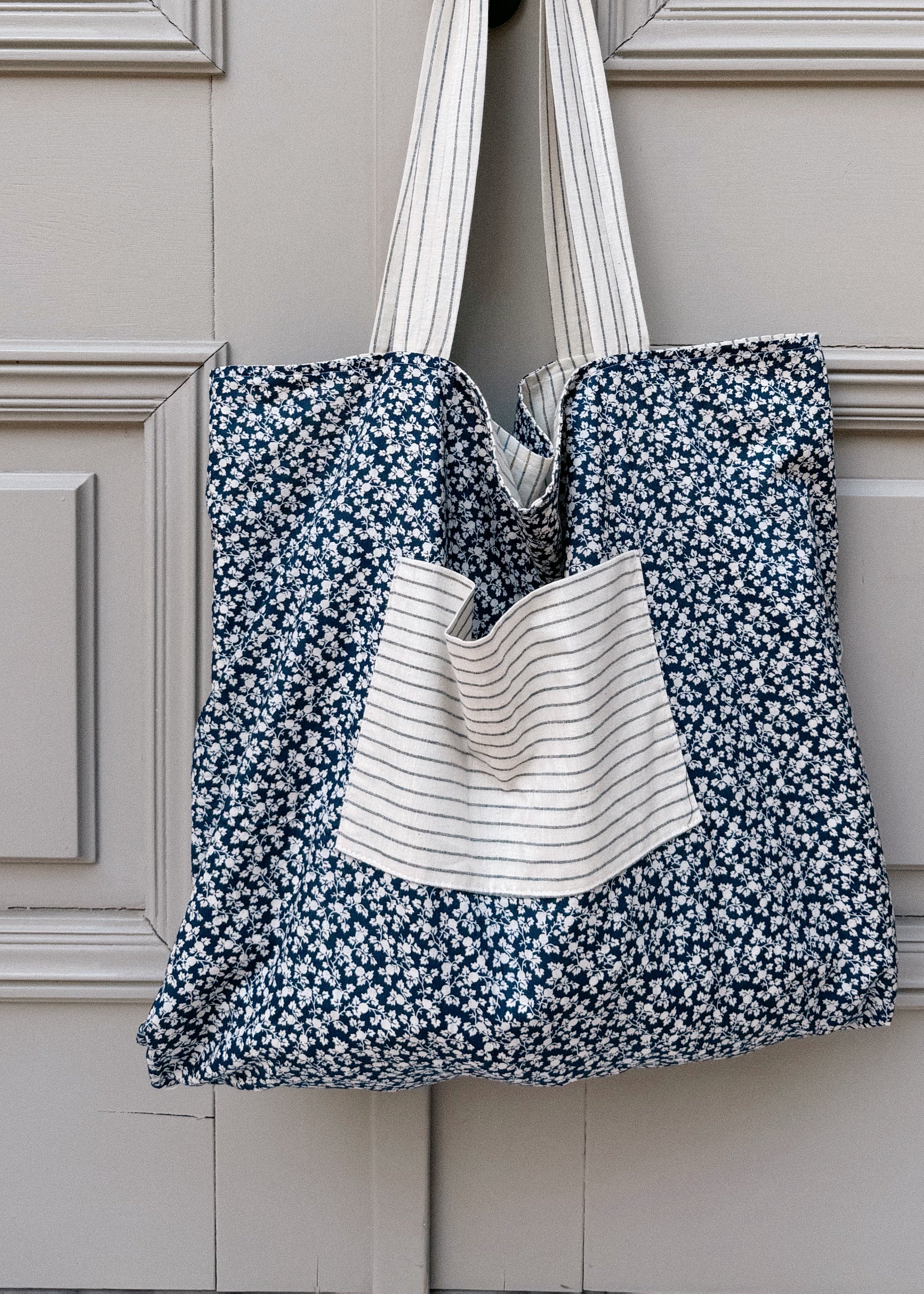 FLORAL LINE TOTE BAG