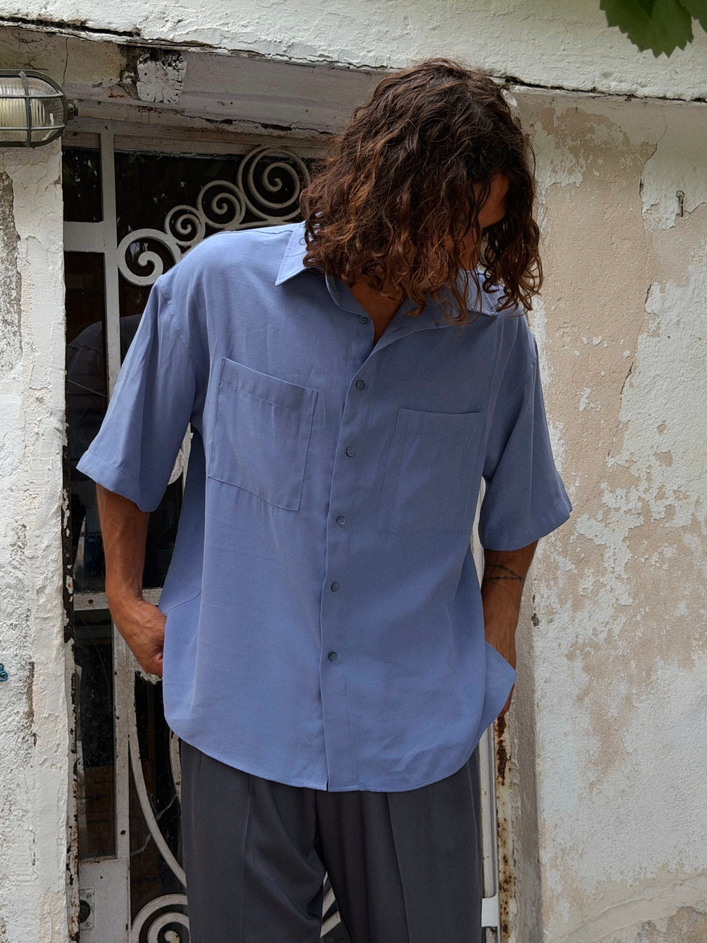DUSTY BLUE SHORTSLEEVE SHIRT