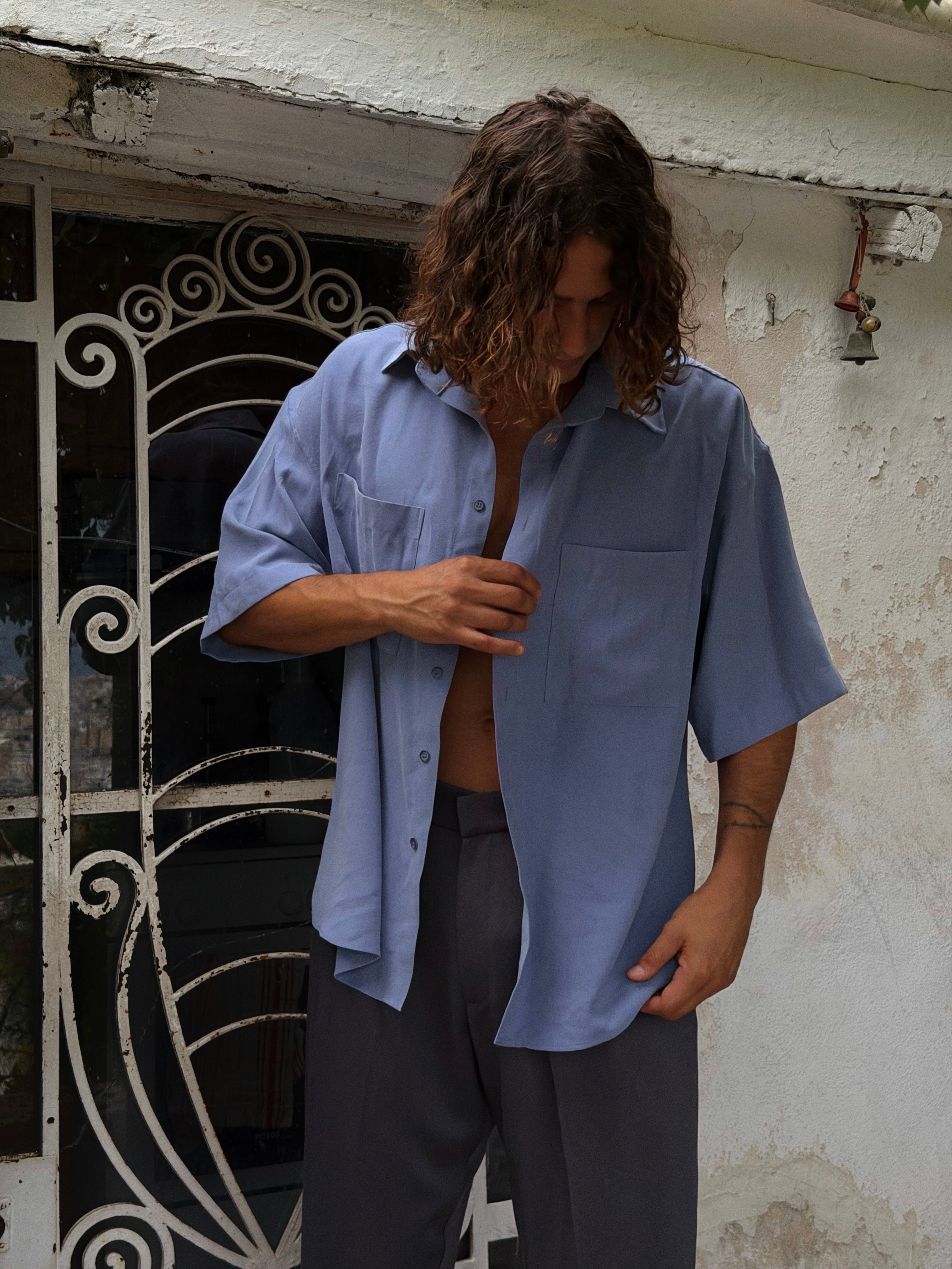 DUSTY BLUE SHORTSLEEVE SHIRT