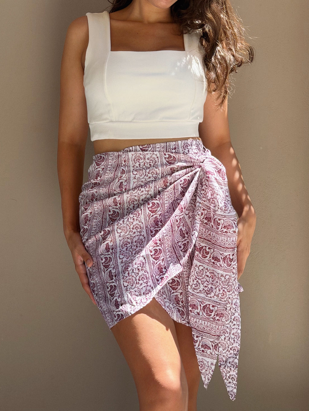 Knot Skirt White Burgundy